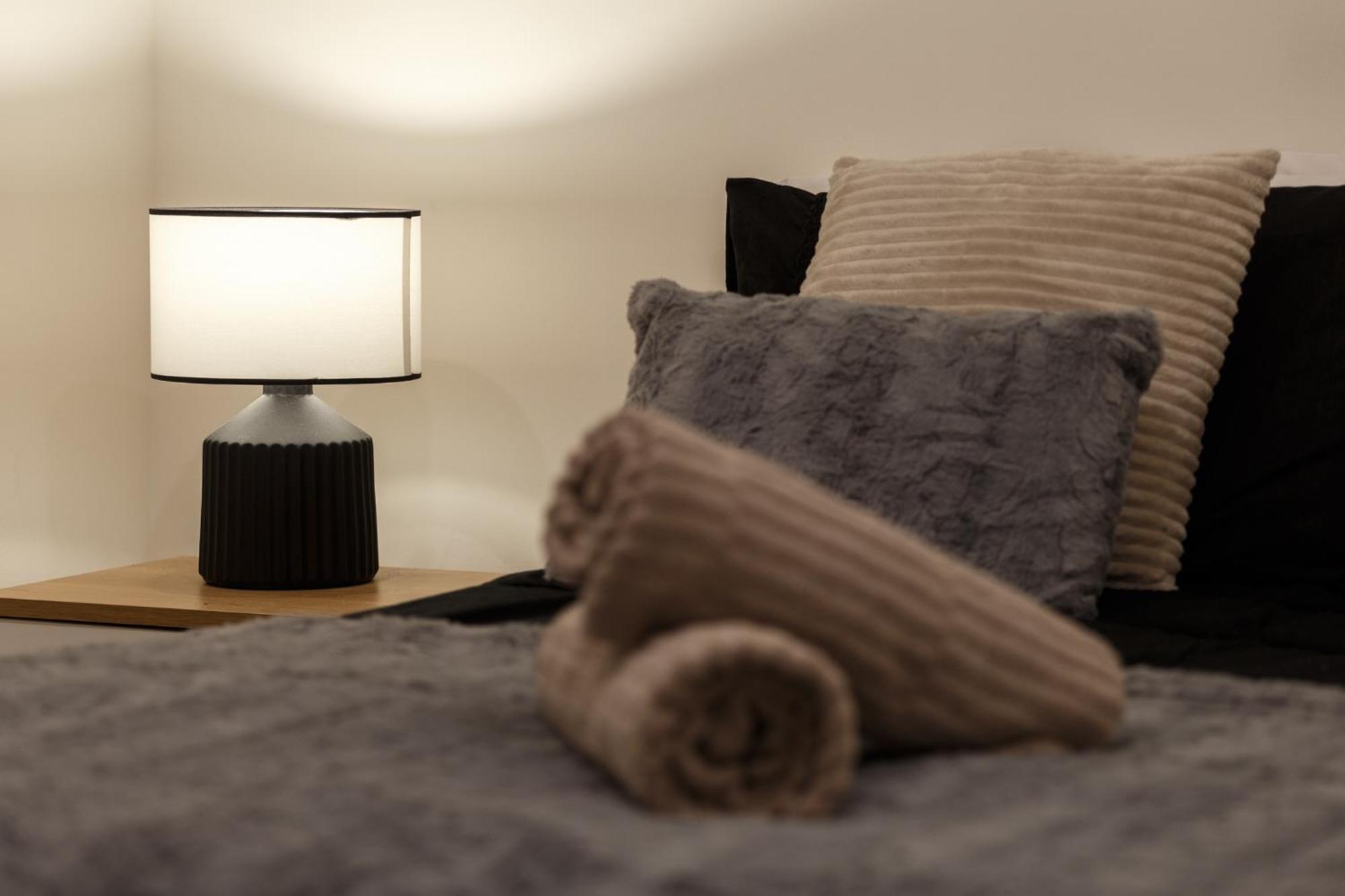Modern And Cozy Two-Bed Apartment In Bradford Bradford  Eksteriør bilde