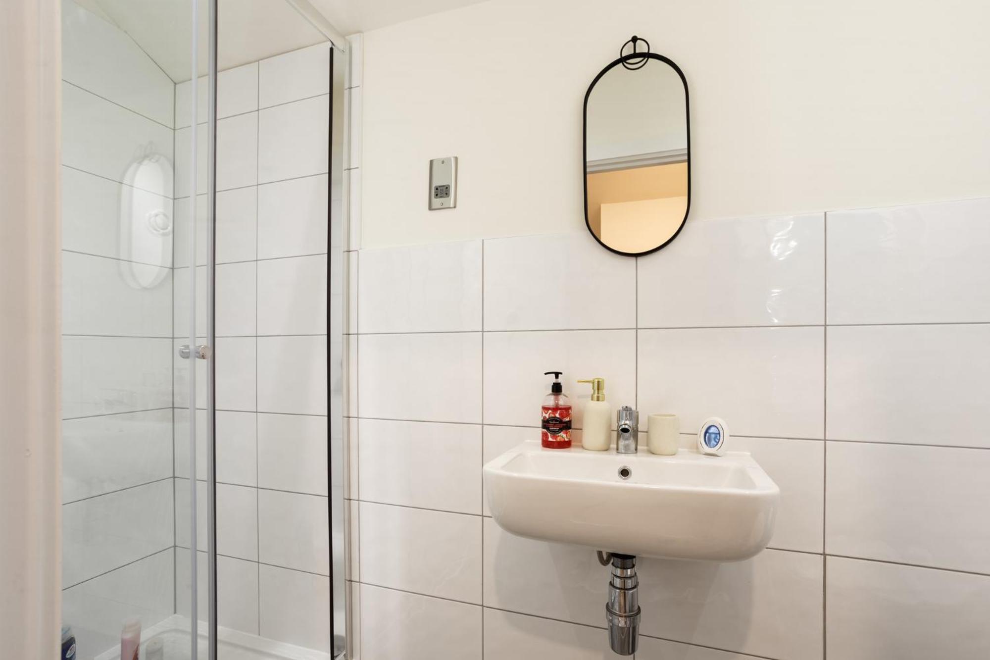 Modern And Cozy Two-Bed Apartment In Bradford Bradford  Eksteriør bilde